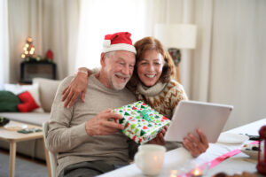 How to Adapt Gifts for Parents in Memory Care